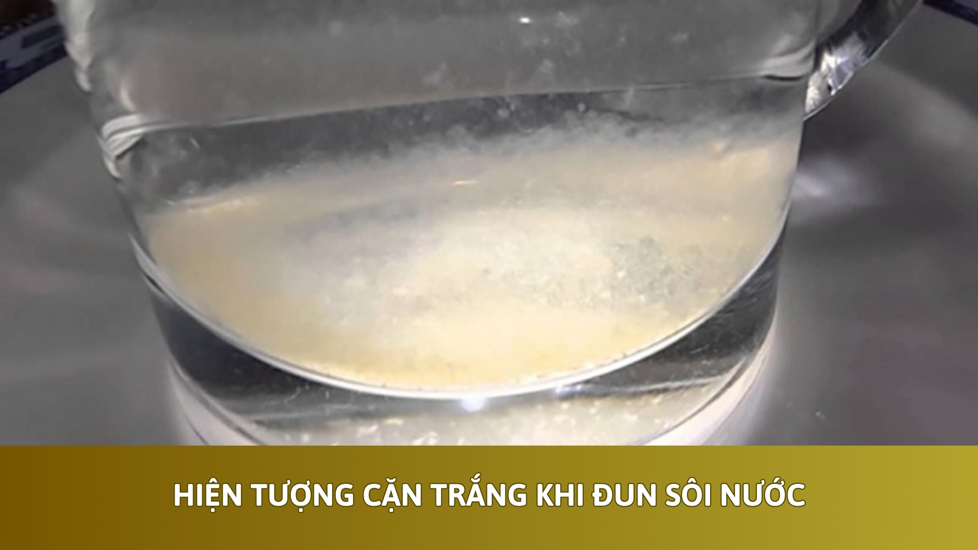 Hiện Tượng Cặn Trắng Khi Đun Sôi Nước